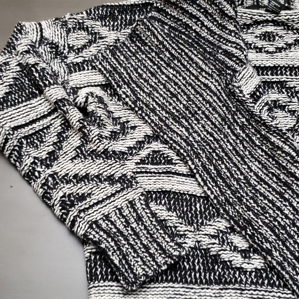 Forever 21 Cardigan Sweater Size Medium - Picture 4 of 6